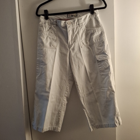 Caribbean Joe Women's Cream Colored Cargo Capris - Picture 1 of 8